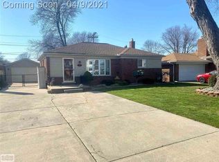 29007 Jefferson Ave, Saint Clair Shores, MI 48081