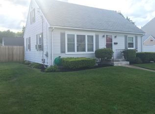 242 Ausdale Rd, Cranston, RI 02910