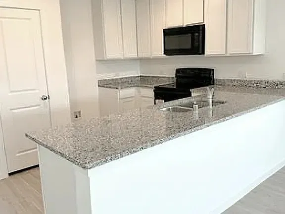 3 bed, 2.5 bath, 1376 sqft, $1,900 — Photo 2