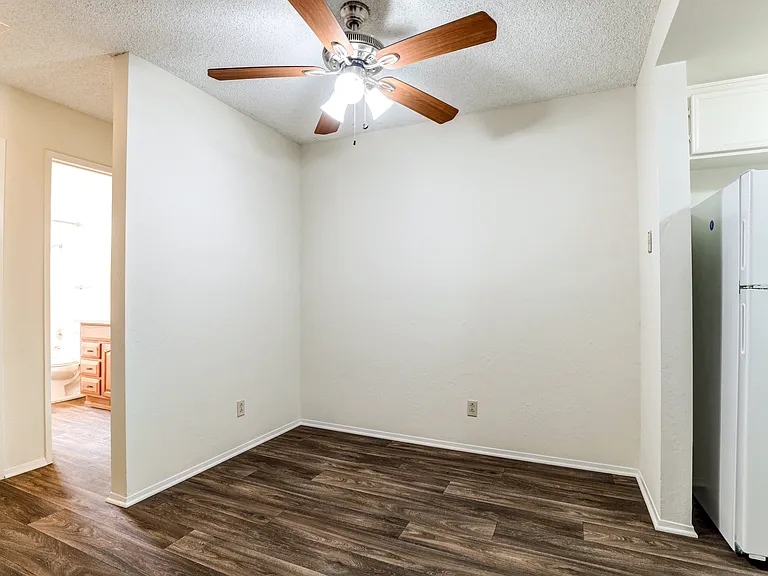 1575 Oak Apartment Homes — Photo 23