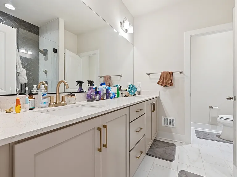 153 Locke St — Photo 28