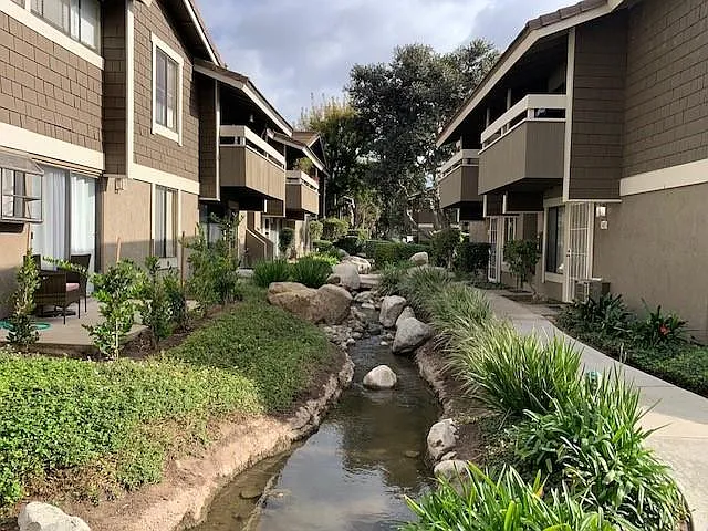 237 Streamwood — Photo 20