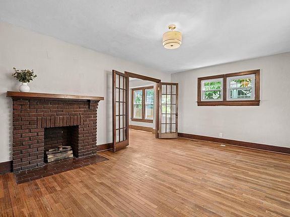 3rd image of 710 Greenlawn Ave