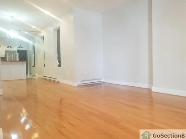 3960 Poplar St, Philadelphia, PA 19104