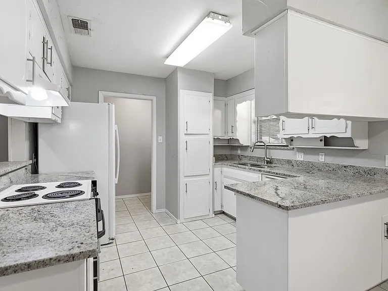 2223 Sierra Dr — Photo 12