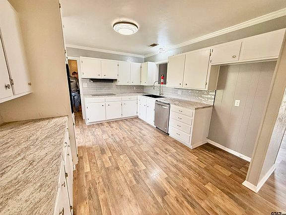 5th image of 108 Redbud Ln