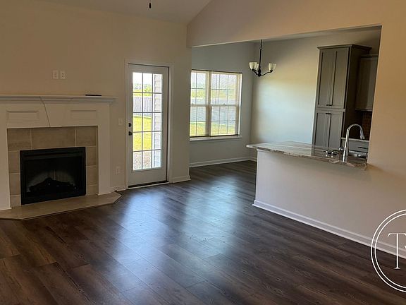 5th image of 1479 SE Arnold Dr