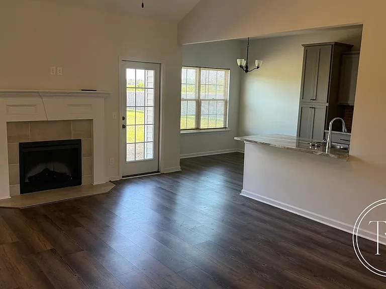 1479 SE Arnold Dr — Photo 5