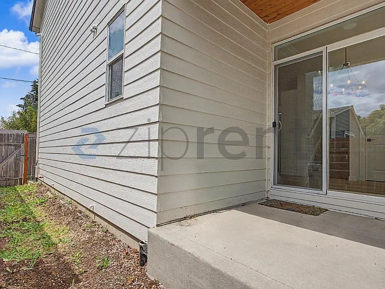 7750 SE 57th Ave — Photo 4