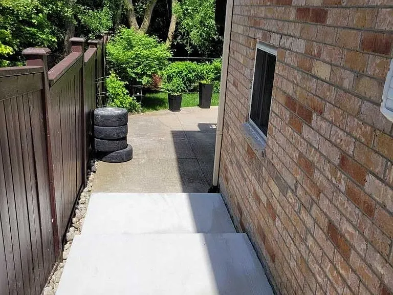 19 Freshspring Dr — Photo 1