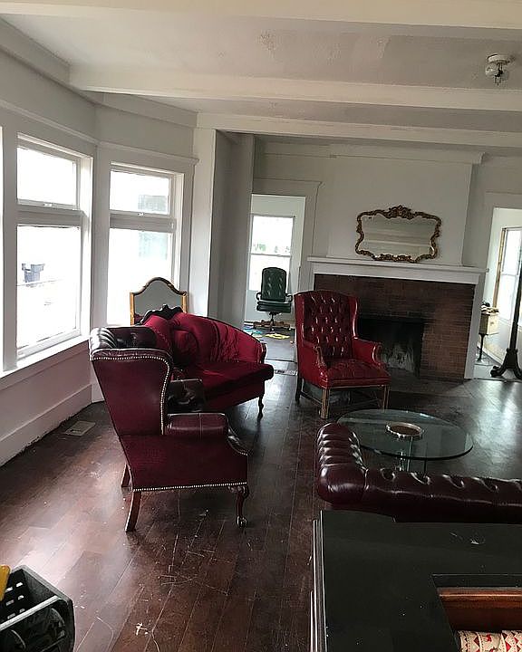 2nd image of 709 Lawrence St