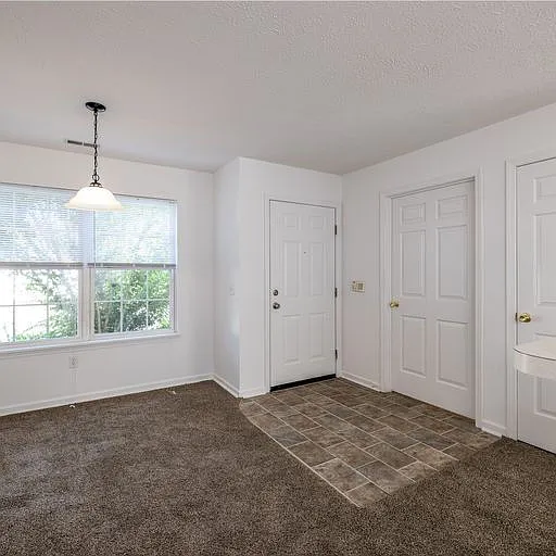 Heritage Park Apartments — Photo 10