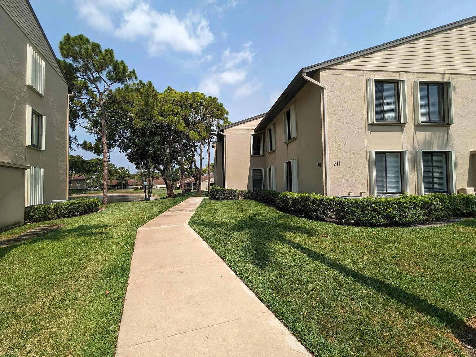 3 bed, 2.0 bath, 1254 sqft, $2,350 — Photo 2
