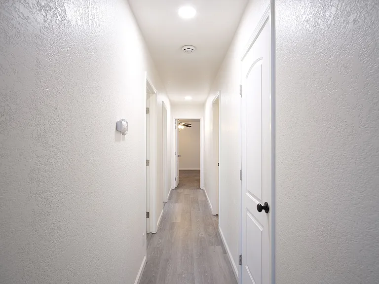 1058 Locust Ave — Photo 13