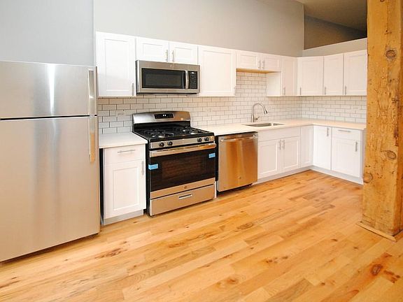 2nd image of 1822 S Bishop St #320