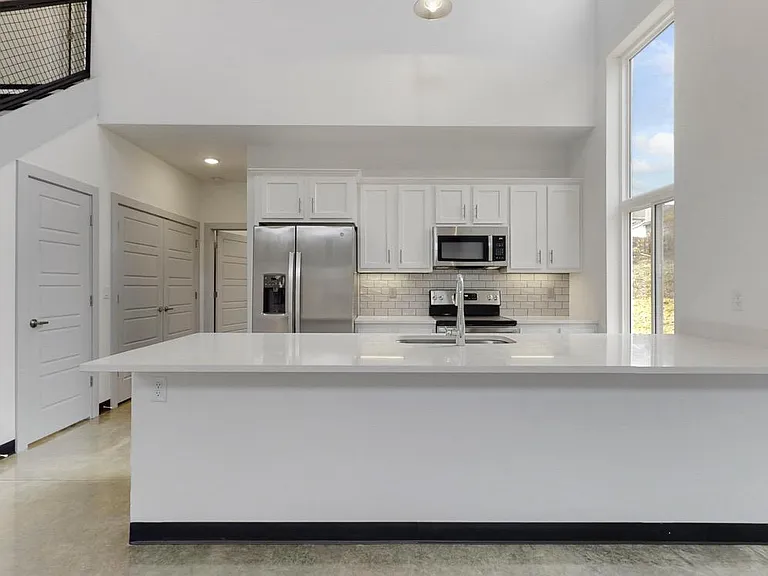 10911 Cole Thompson — Photo 2