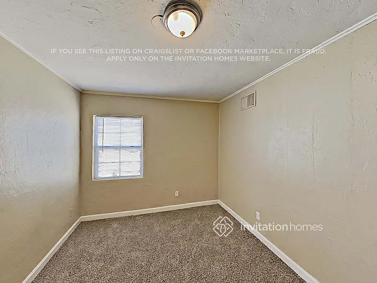 2747 N Greenfield Rd — Photo 7