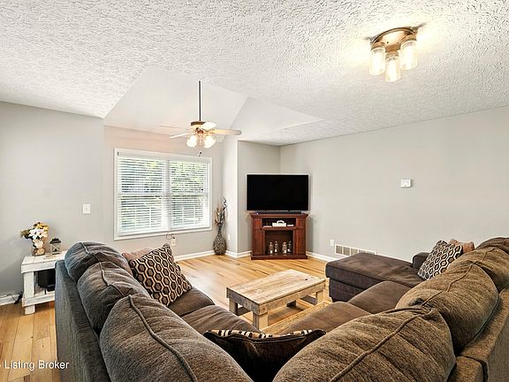 3rd image of 2381 Ridge Crest Dr NE #Ne