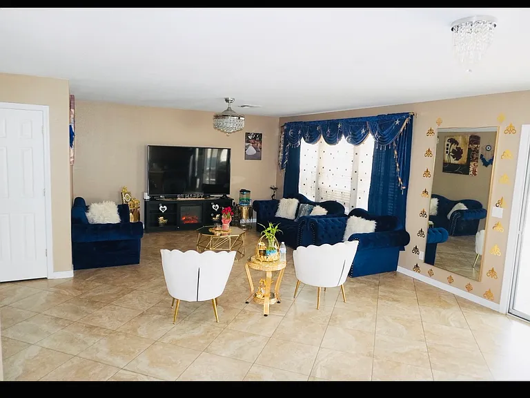 276 E Monterey Cypress St — Photo 3