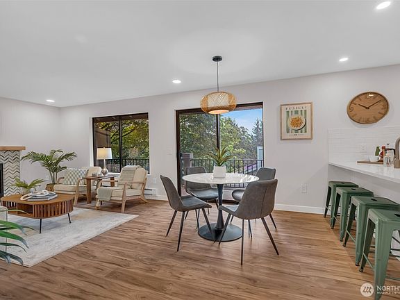 3rd image of 11701 100th Avenue NE #4