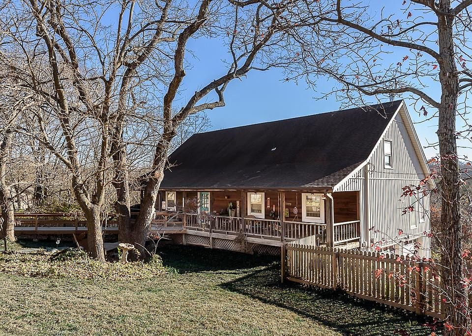 9055 Hillview Dr, De Soto, KS 66018 | Zillow