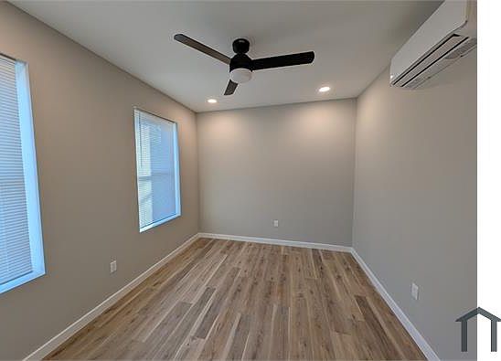 3rd image of 4250 Lancaster Ave Floor 2