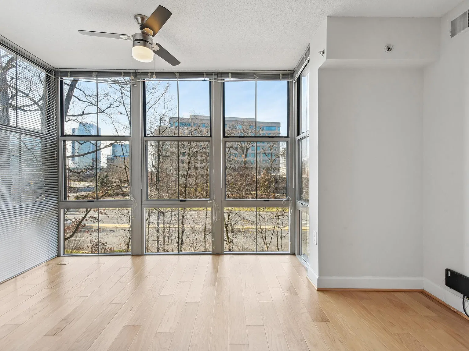 1 bed, 851 sqft, $2,350 — Photo 3