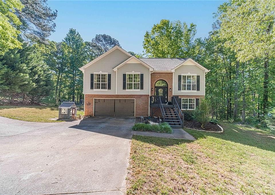 1st image of 3060 Summit Ln