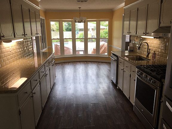 5th image of 707 Parkwood Dr