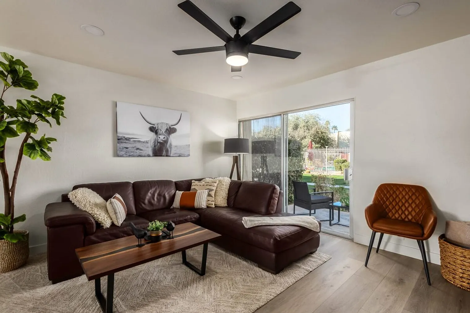 2 bed, 1.0 bath, 947 sqft, $2,258 — Photo 3