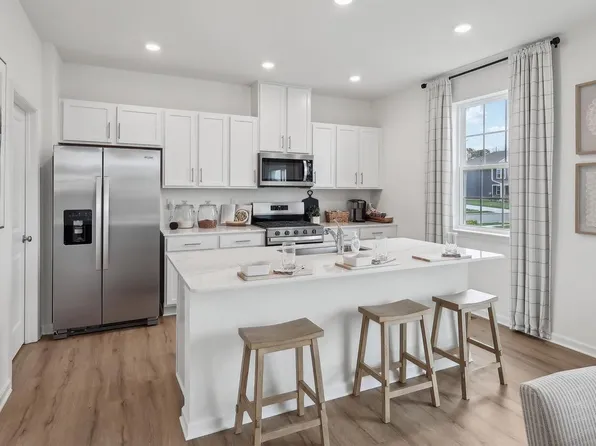 9 Dahlia Ct, Berkeley Township, NJ 08721