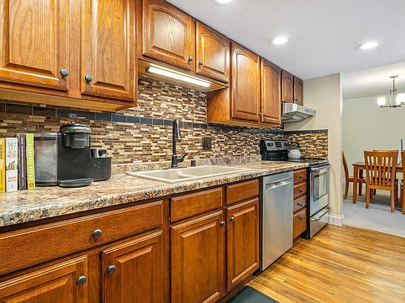 4th image of 6302 Mineral Point Road #304