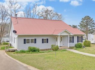 94 Christina Ln, Hartwell, GA 30643