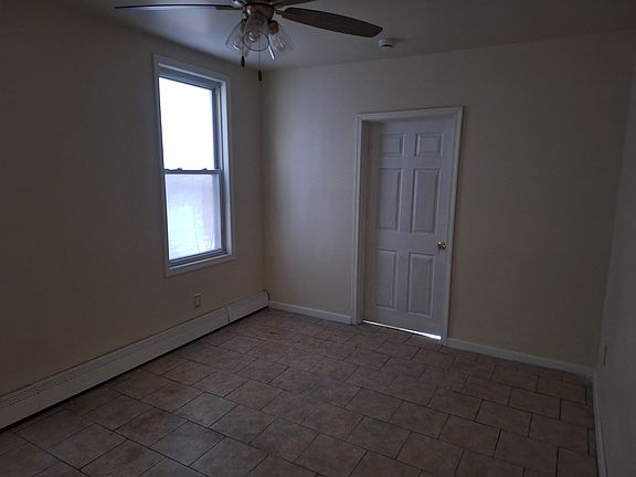 4th image of 114 Arlington Ave #1R