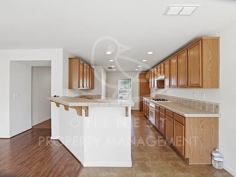 1368 Paddington Way — Photo 9