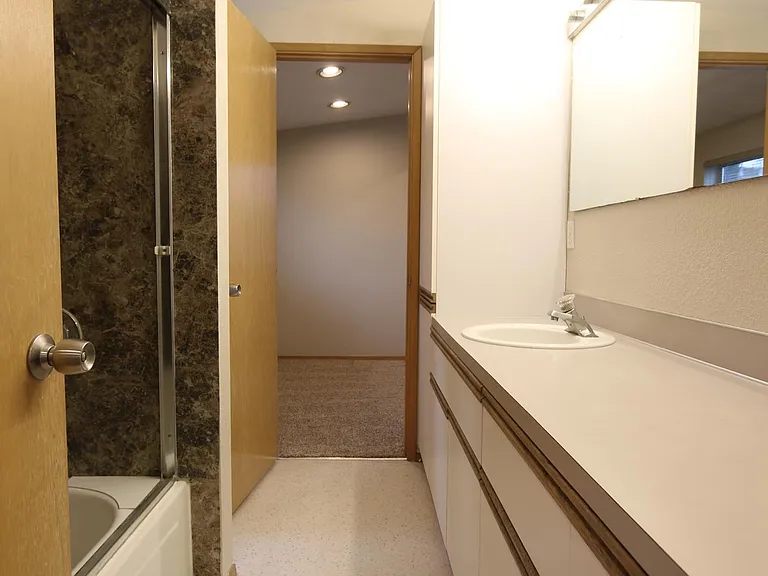 547 NE Ravenna Blvd — Photo 11