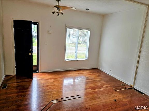 4th image of 418 E Elm St