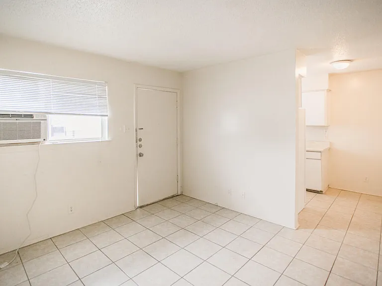 1239 N Lbj Dr #E — Photo 3