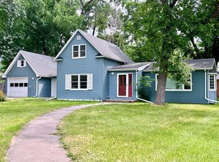 602 N 25th St, Grand Forks, ND 58203
