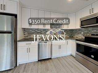 7132 47th Ave SW #4, Seattle, WA 98136