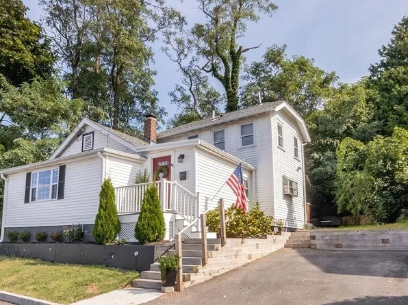 84 Standish Rd, Quincy, MA 02171