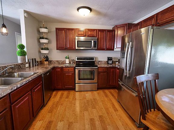 5th image of 202 Lawndale Ave