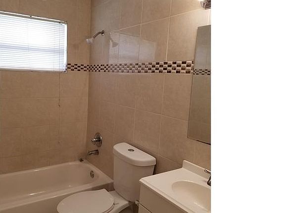 5th image of 2890 NW 15th St #2