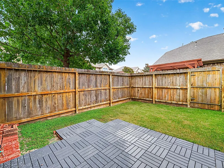 8910 Minola Oaks Dr — Photo 33