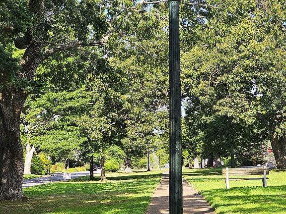 5th image of 66 Nashawena Park