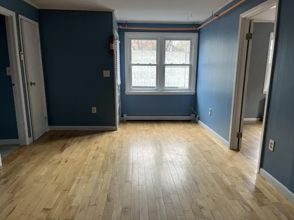 242 College St APT 3, Burlington, VT 05401