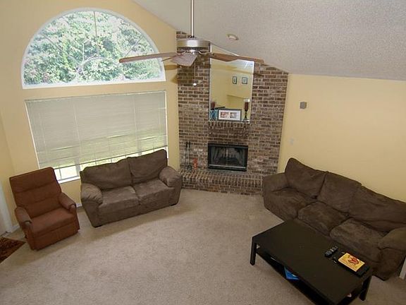 4th image of 900 Summer Lakes Dr