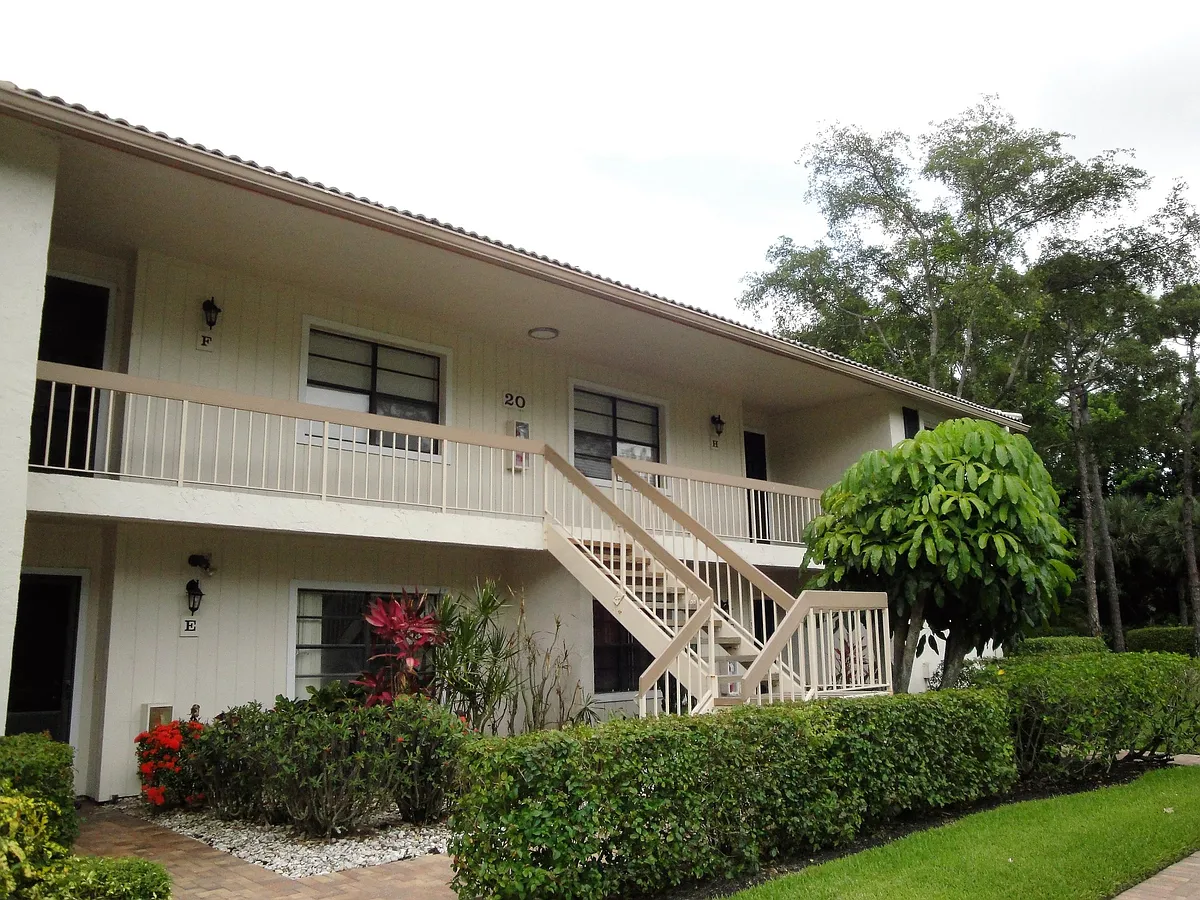 Building Photo - 20 Westgate Ln #F
