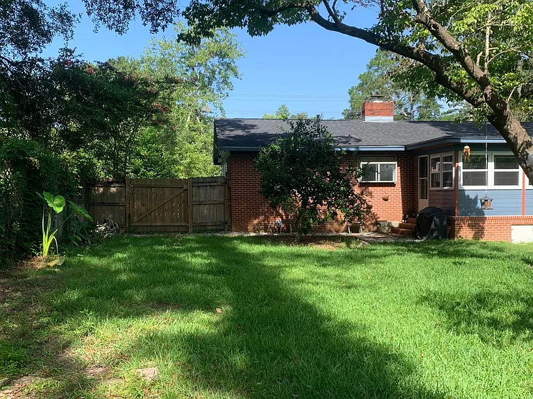 2107 Monticello Dr — Photo 3