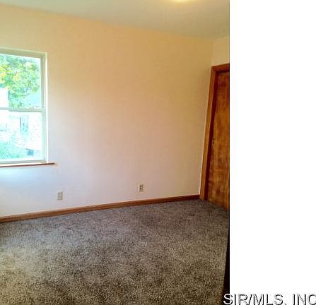 3rd image of 106 E McCasland Ave
